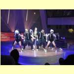 entertain18215.jpg